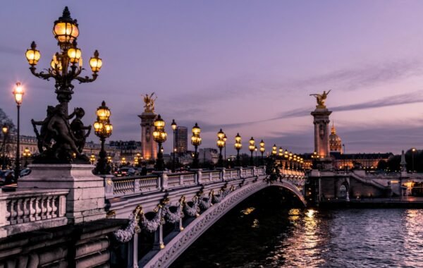 Romantic Paris Travel Guide